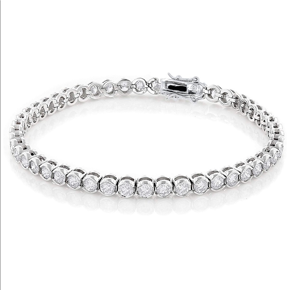 Round bezel tennis bracelet